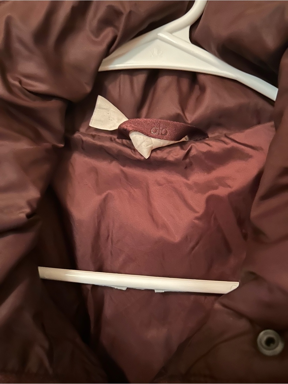 ALO Yoga Women's Maroon Cropped Puffer Jacket - Picture 6 of 7